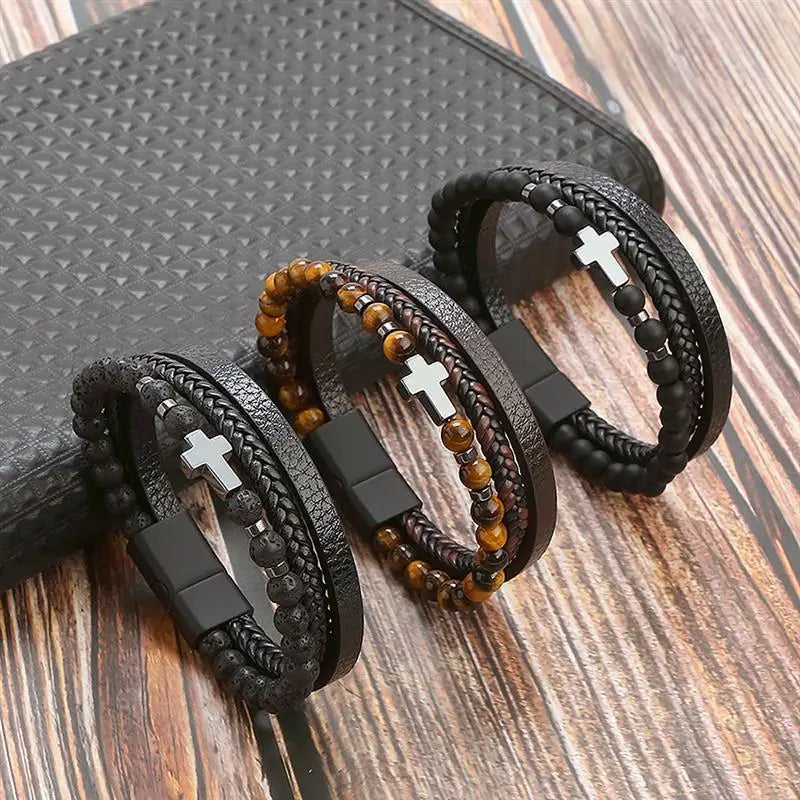 Pulseira Masculina de Couro Trançado – Estilo Punk com Cruz Preta Decorativa e Fecho Magnético