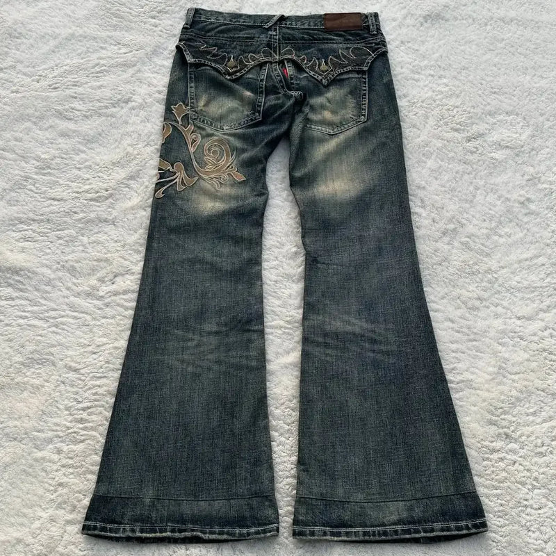 Calça jeans feminina estilo retrô com bordado e estampa