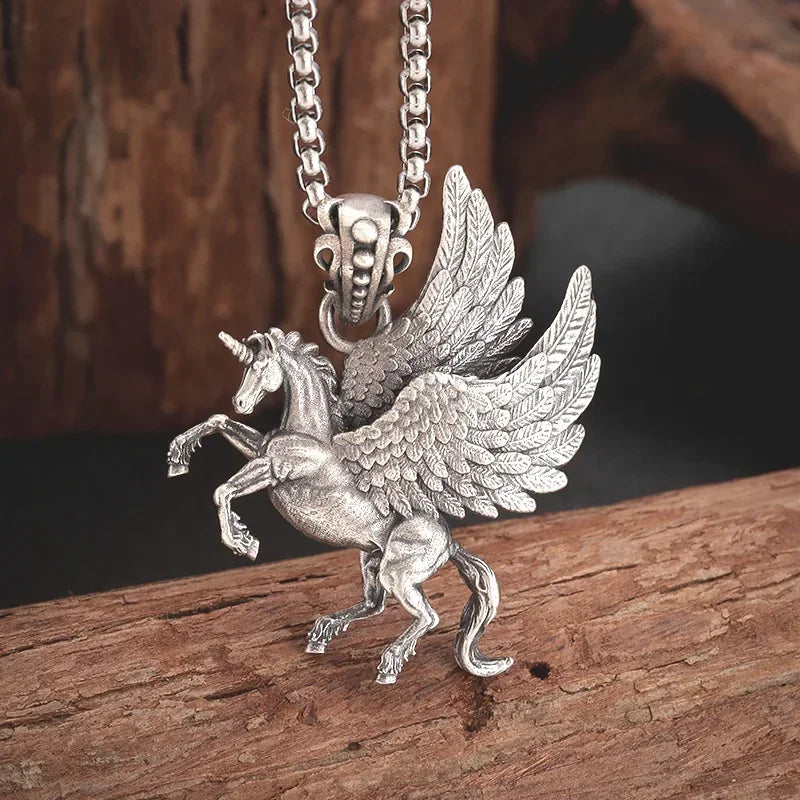 Colar Pingente Vintage Gótico de Caveira com Cruz de Jesus — Joia Católica Masculina, Amuleto Religioso Estilo Punk
