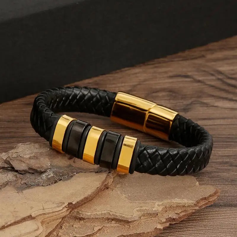 Pulseira Masculina de Couro Trançado – Estilo Punk com Cruz Preta Decorativa e Fecho Magnético