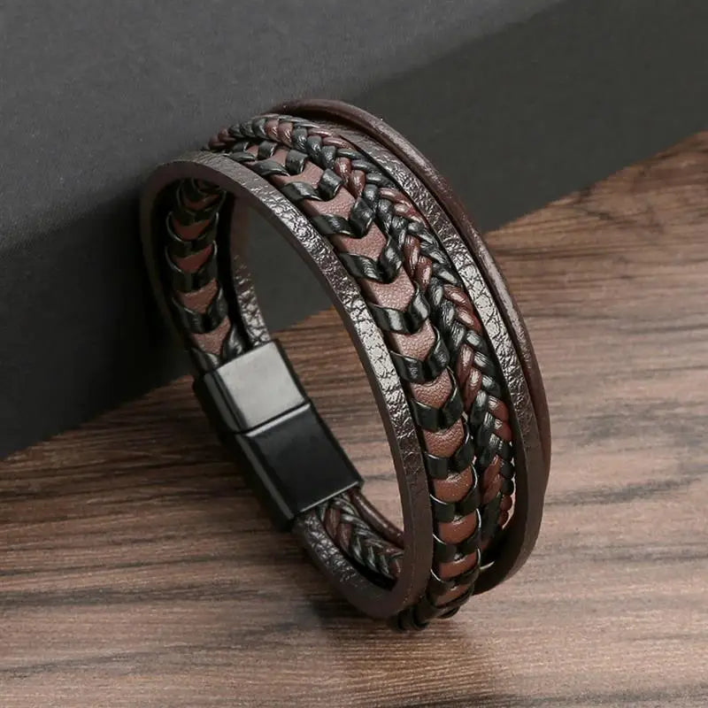 Pulseira Masculina de Couro Trançado – Estilo Punk com Cruz Preta Decorativa e Fecho Magnético