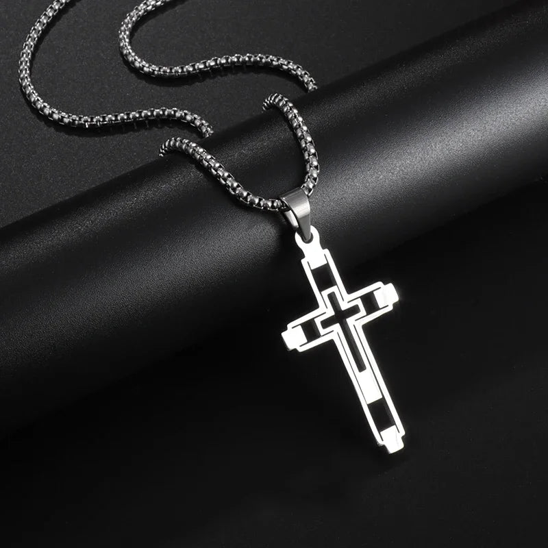 Colar Pingente Vintage Gótico de Caveira com Cruz de Jesus — Joia Católica Masculina, Amuleto Religioso Estilo Punk