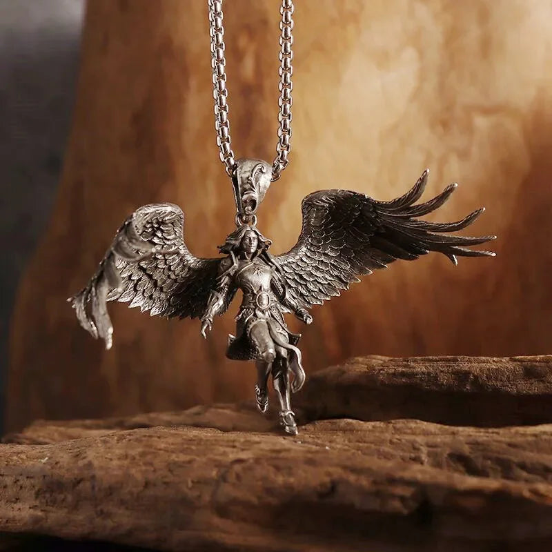 Colar Pingente Vintage Gótico de Caveira com Cruz de Jesus — Joia Católica Masculina, Amuleto Religioso Estilo Punk