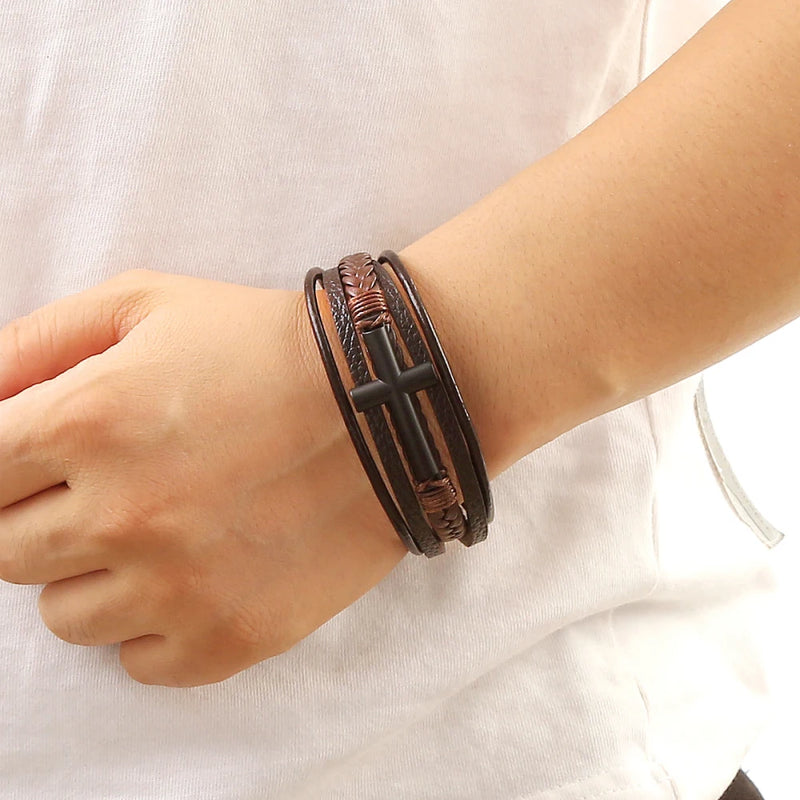 Pulseira Masculina de Couro Trançado – Estilo Punk com Cruz Preta Decorativa e Fecho Magnético