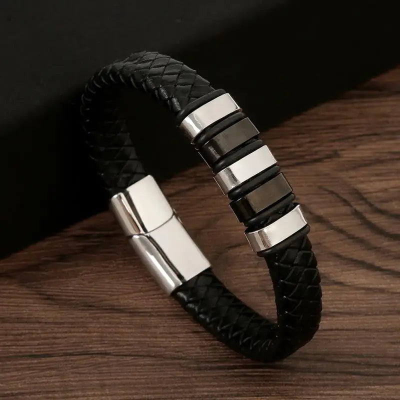 Pulseira Masculina de Couro Trançado – Estilo Punk com Cruz Preta Decorativa e Fecho Magnético