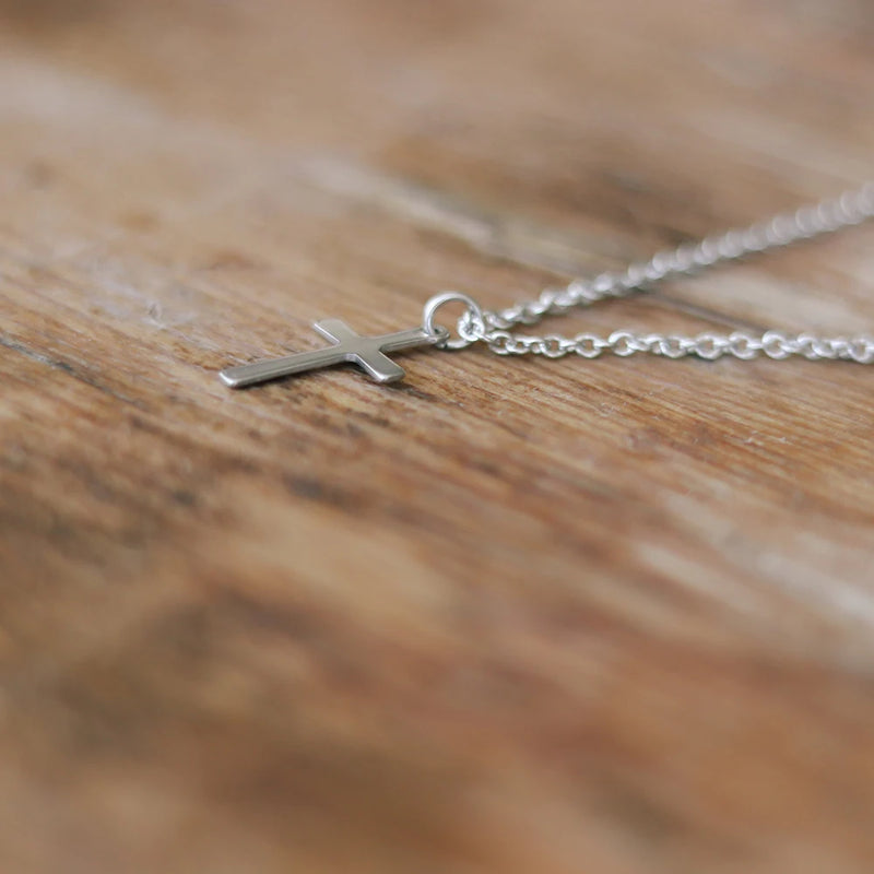 Colar Masculino com Cruz de Jesus – Aço Inoxidável Clássico | Jóia Cristã Religiosa Presente 2024