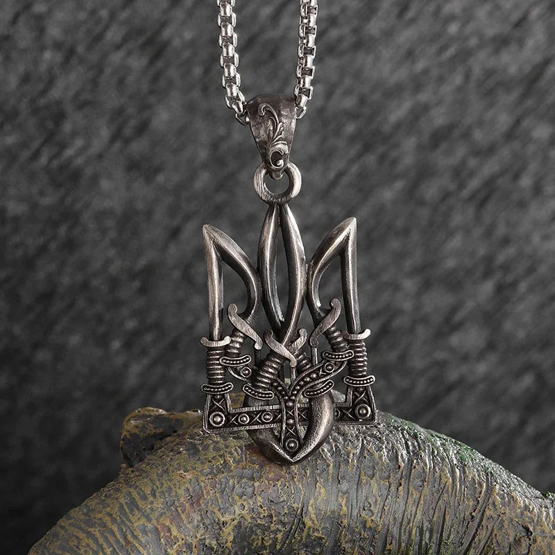 Colar Pingente Vintage Gótico de Caveira com Cruz de Jesus — Joia Católica Masculina, Amuleto Religioso Estilo Punk