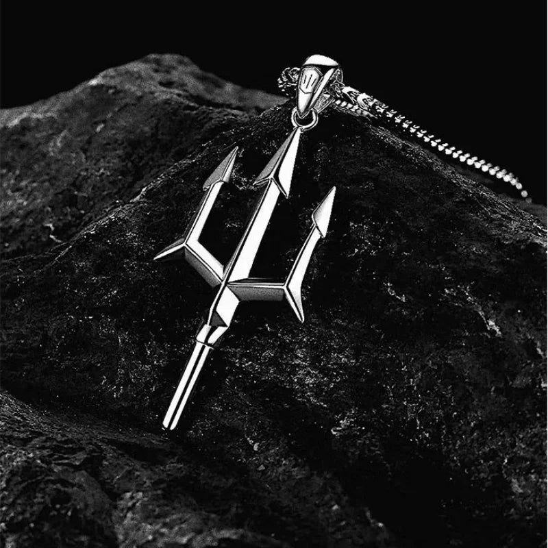 Colar Pingente Vintage Gótico de Caveira com Cruz de Jesus — Joia Católica Masculina, Amuleto Religioso Estilo Punk