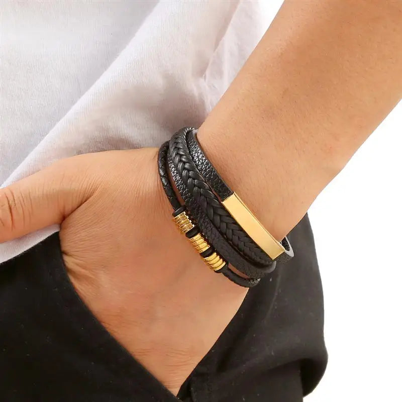 Pulseira Masculina de Couro Trançado – Estilo Punk com Cruz Preta Decorativa e Fecho Magnético