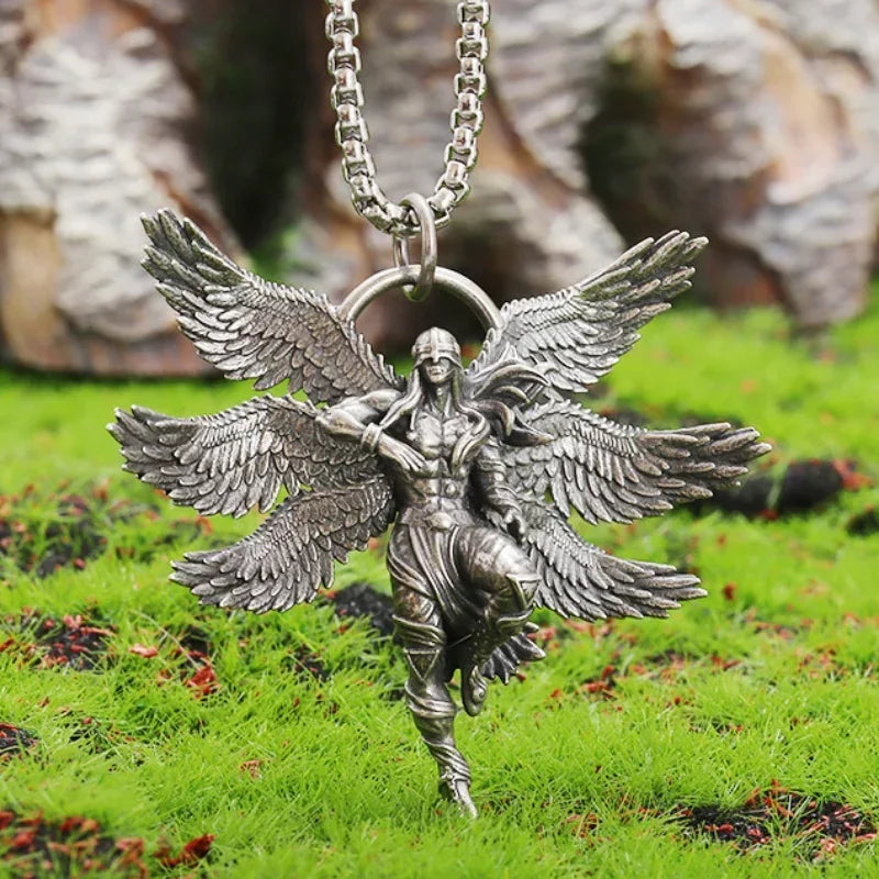 Colar Pingente Vintage Gótico de Caveira com Cruz de Jesus — Joia Católica Masculina, Amuleto Religioso Estilo Punk