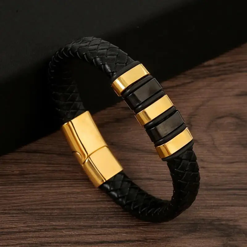 Pulseira Masculina de Couro Trançado – Estilo Punk com Cruz Preta Decorativa e Fecho Magnético