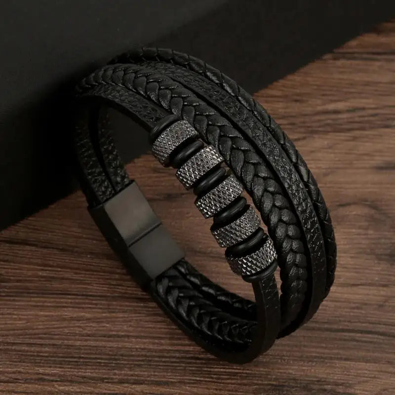 Pulseira Masculina de Couro Trançado – Estilo Punk com Cruz Preta Decorativa e Fecho Magnético