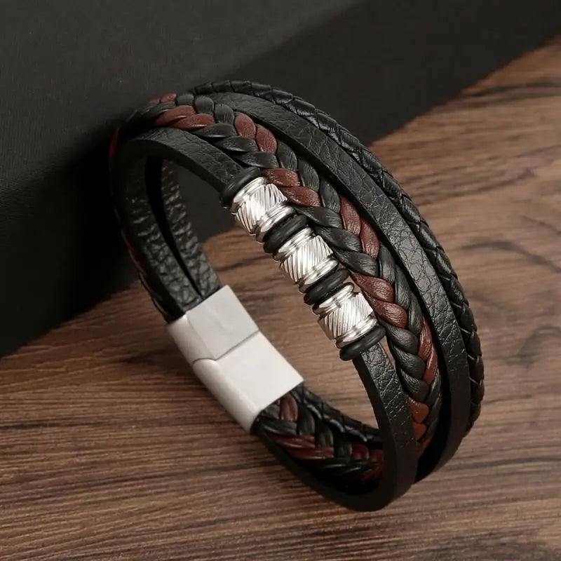 Pulseira Masculina de Couro Trançado – Estilo Punk com Cruz Preta Decorativa e Fecho Magnético